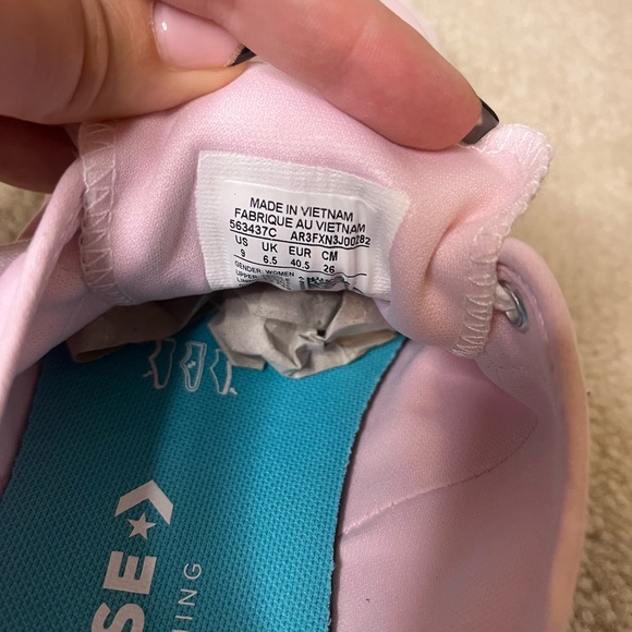NWOT Converse pink shoes. Size 9. Never worn - Picture 5 of 7